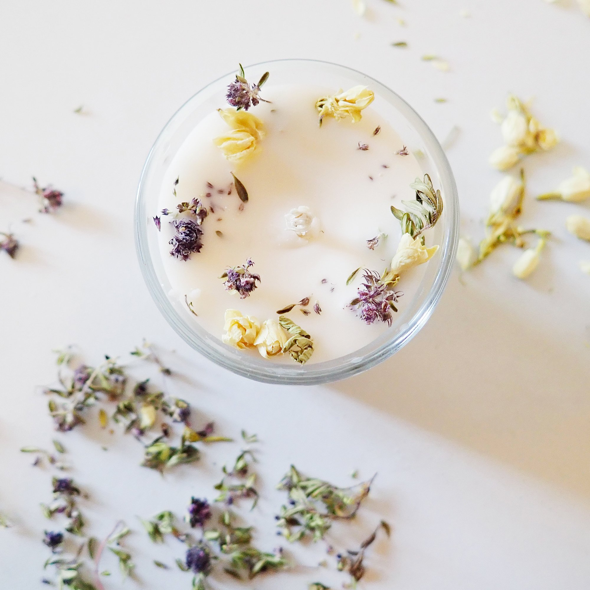 DIY bougies à la cire de soja, à l'huile essentielle de lavande et fleurs  séchées 