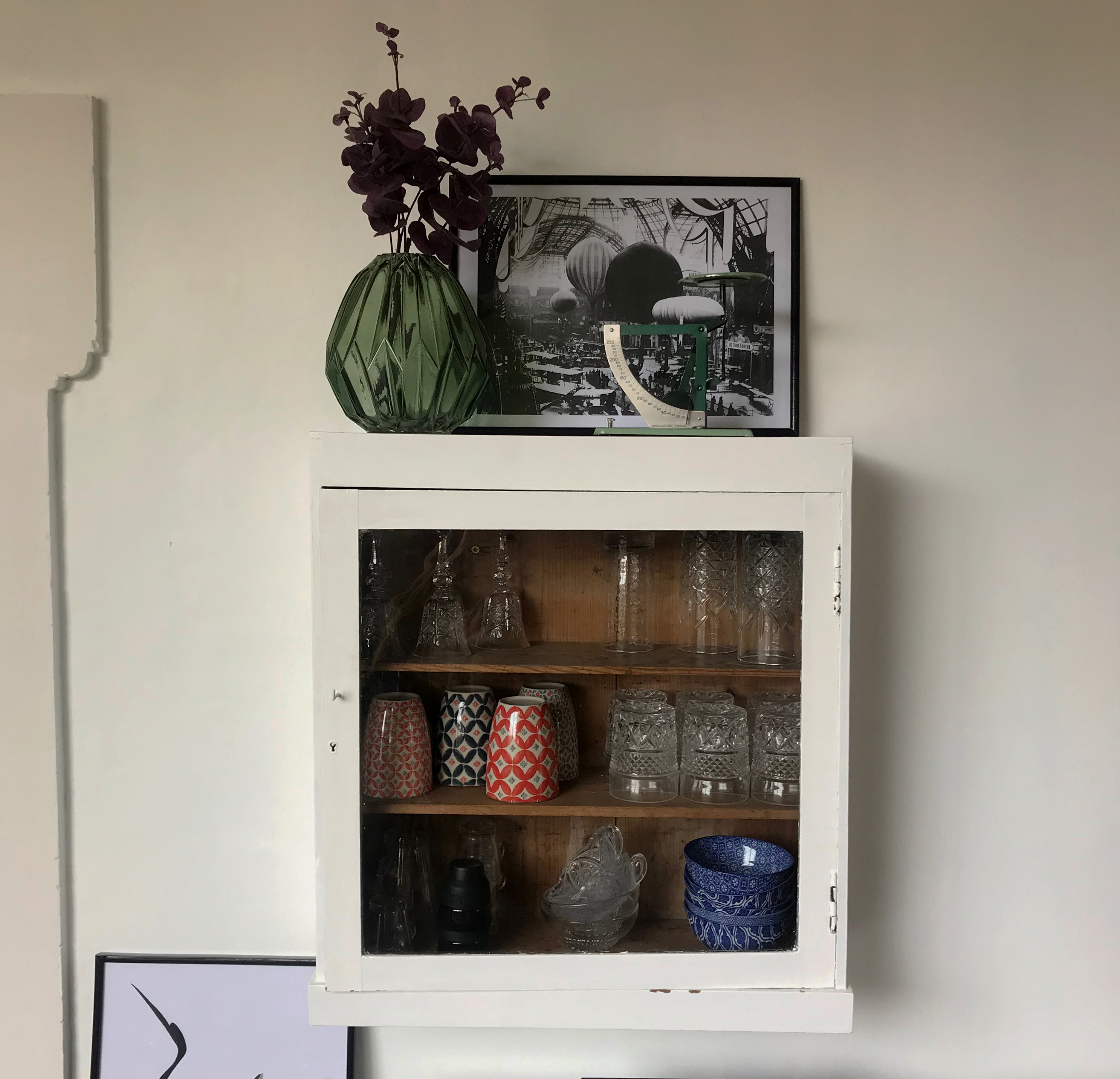 10 inspirations pour décorer avec une vitrine - Atelier des tilleuls