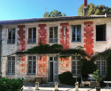 façade du chateau de la Courade en Charente côté parc