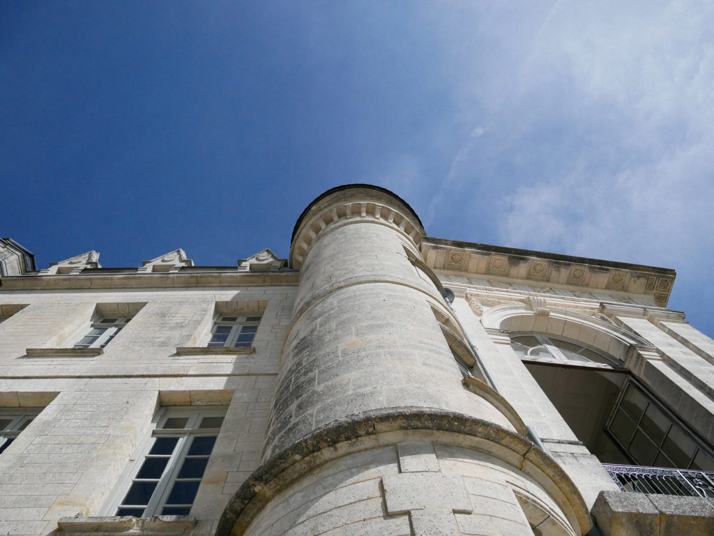 vue extérieure du château de la mercerie en charente