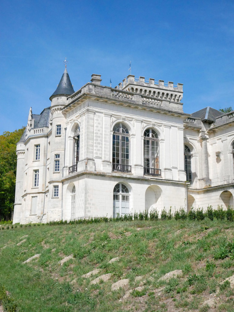 vue extérieure du château de la mercerie en charente