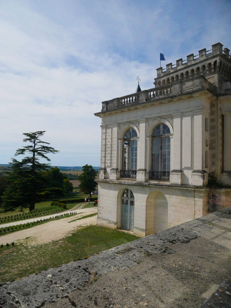 vue extérieure du château de la mercerie en charente