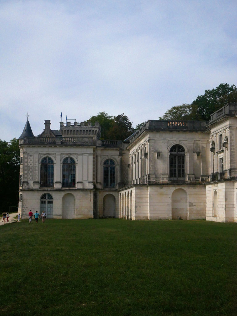 vue extérieure du château de la mercerie en charente