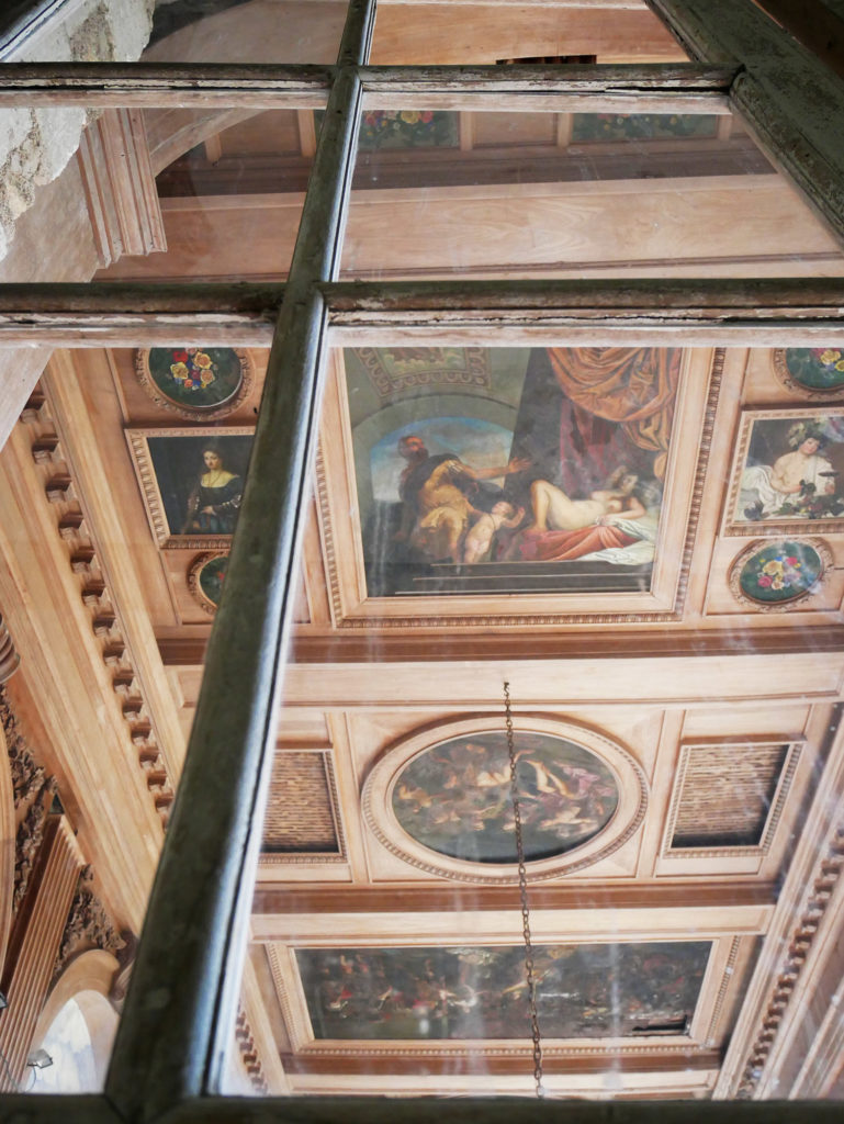 plafond peint du château de la mercerie en charente