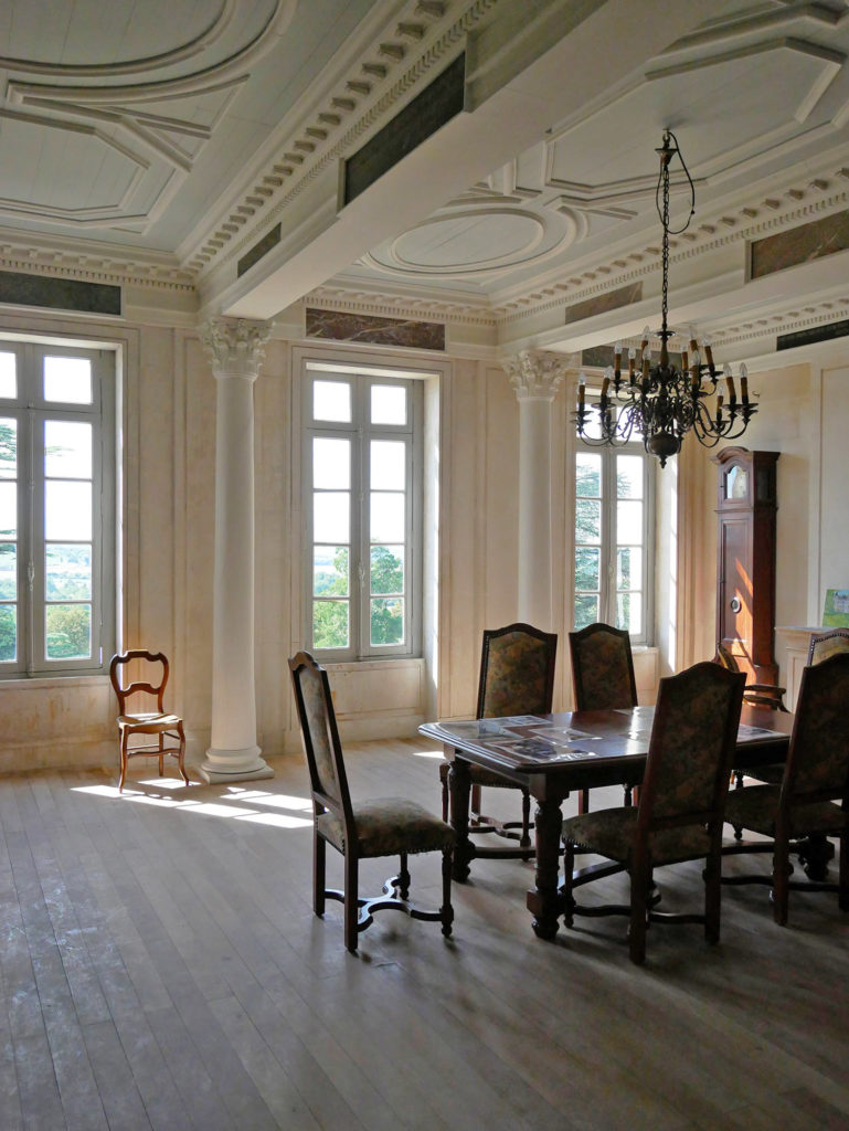 Salle à manger du château de la mercerie en charente