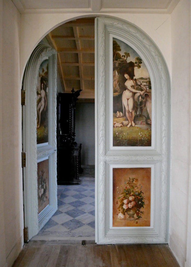 porte peinte du château de la mercerie en charente