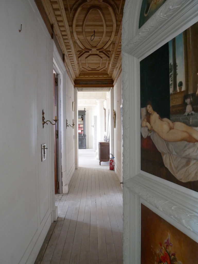 couloir au château de la mercerie en charente