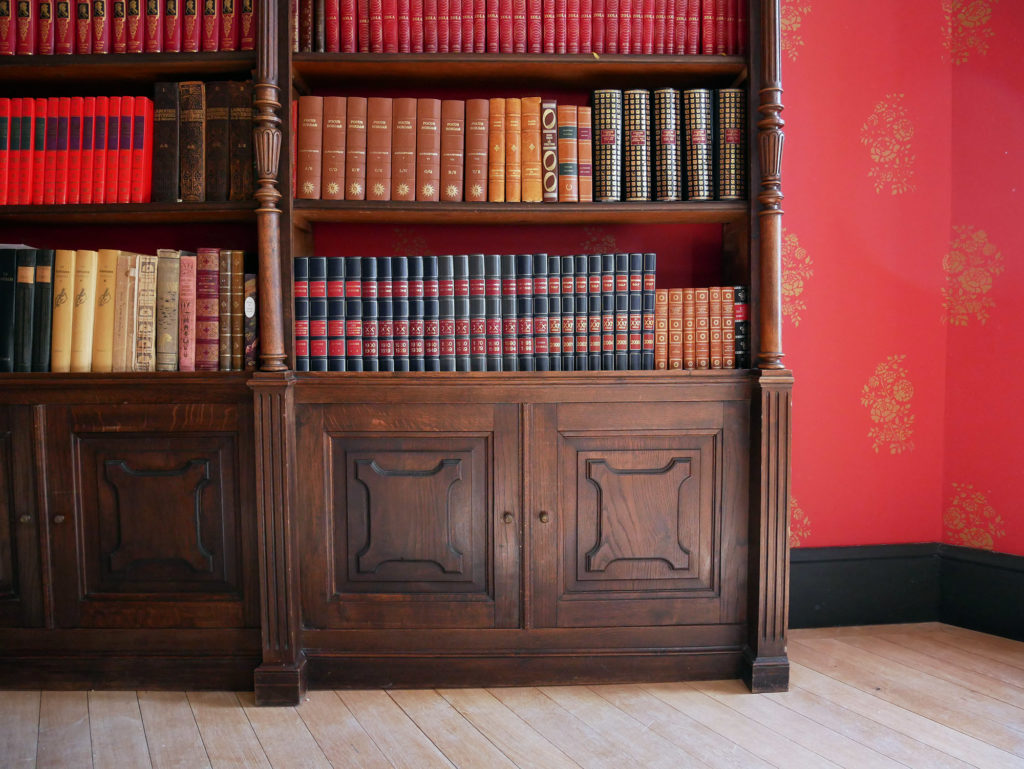 bibliothèque au château de la mercerie en charente