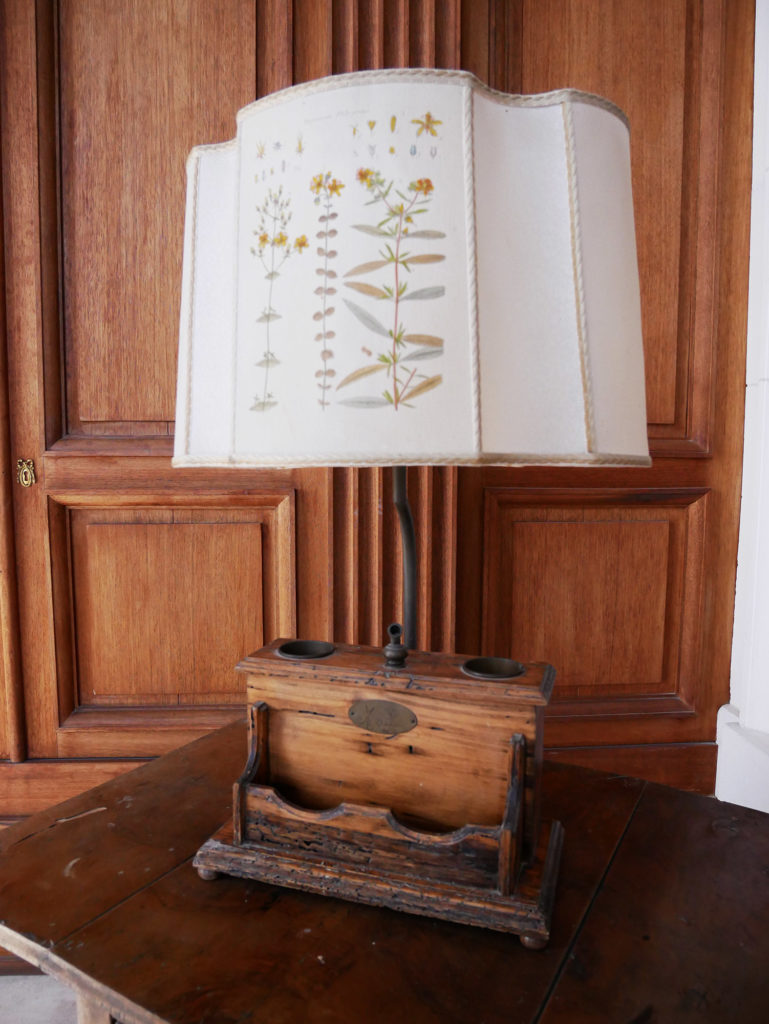 détail de lampe du château de la mercerie en charente