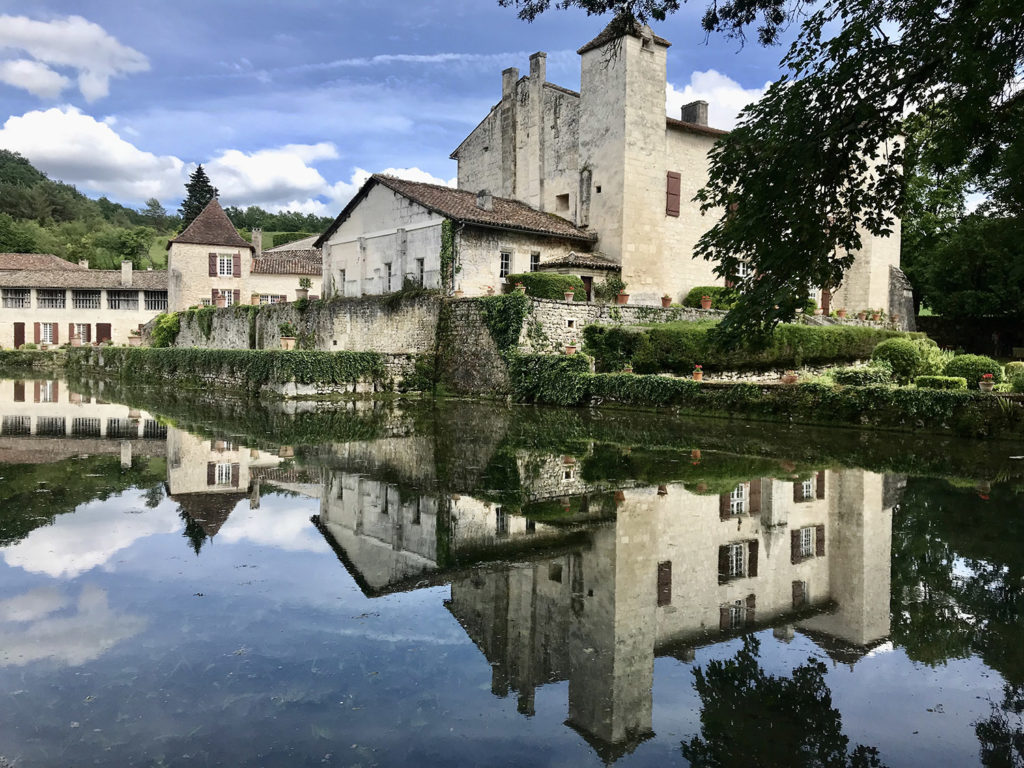 vue extérieure des jardins du Logis de Forge en Charente