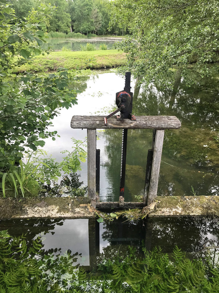 le moulin dans les jardins du Logis de Forge en Charente