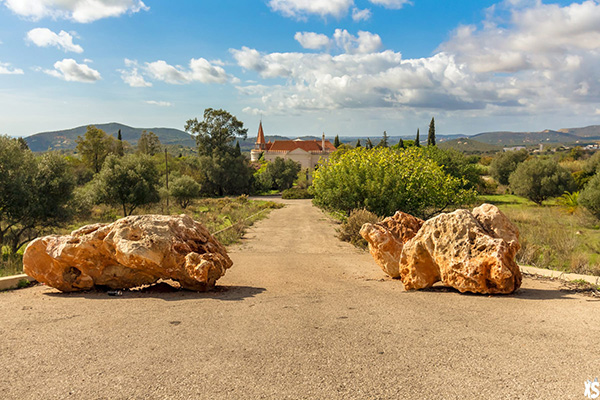 chemin d'accès au palais Fonte da Pipa à Loulé en Algavre au Portugal