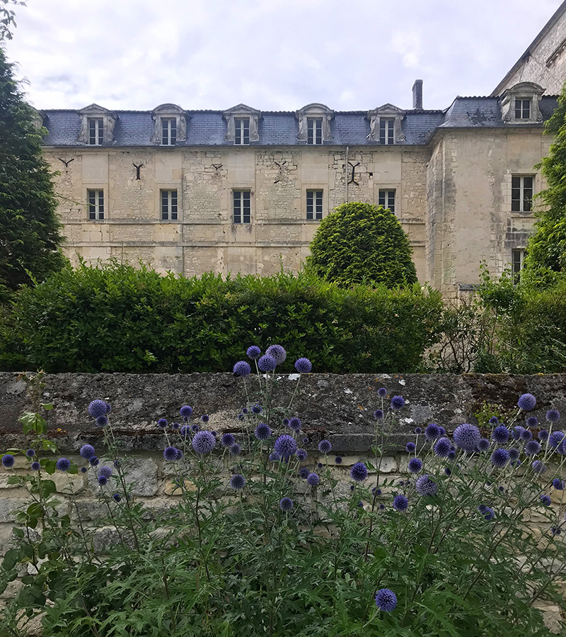 façade de l'abbaye de Bassac en Charente