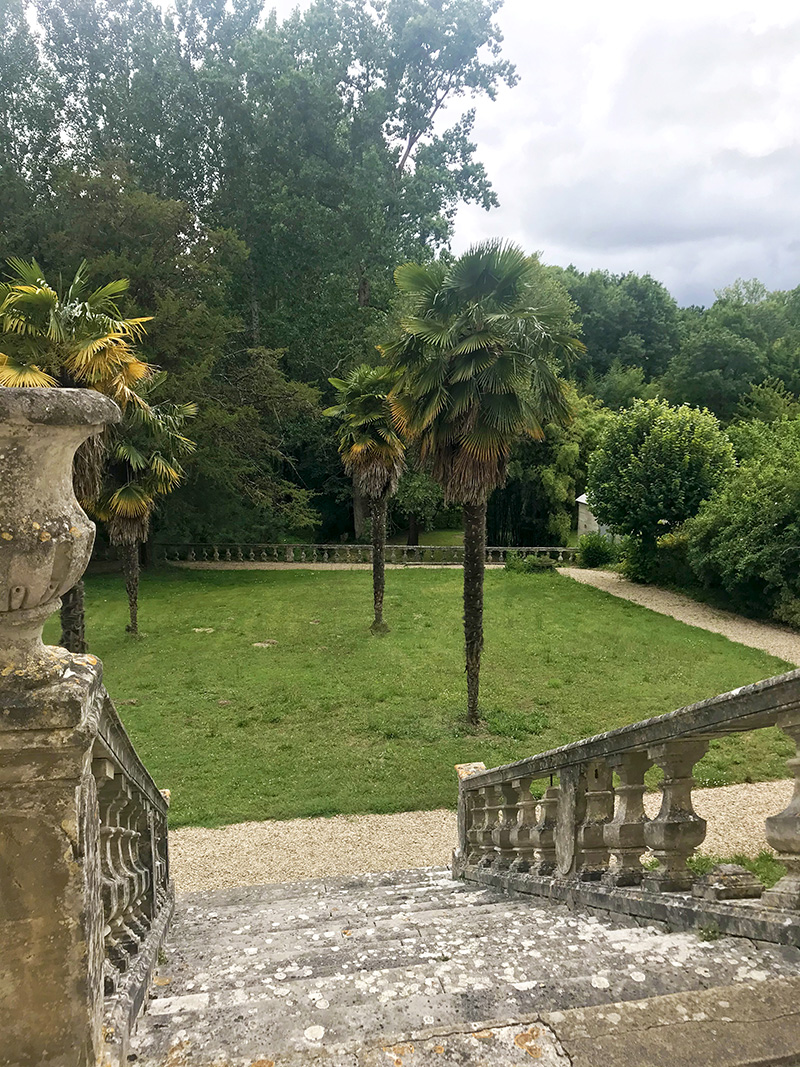 grand escalier des jardins de l'abbaye de Bassac en Charente